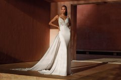 Roman wedding dress by Pronovias